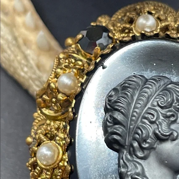 Germany filigree glass cameo brooch vintage - Picture 5 of 8